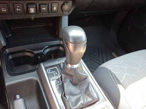 Used 2020 Toyota Tacoma TRD Sport w/ Technology Package AWD/4WD image 18