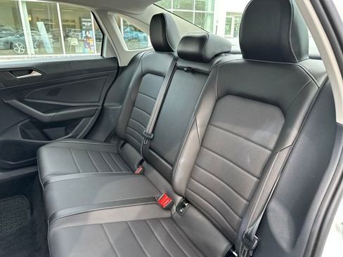 Certified 2023 Volkswagen Jetta SE w/ Panoramic Sunroof Package FWD image 34