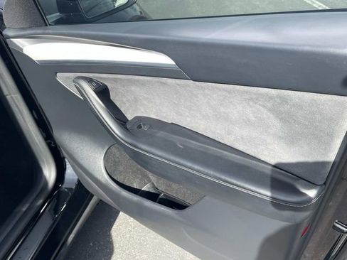 Used 2023 Tesla Model Y Performance image 34