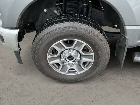 Used 2025 Ford F350 Lariat w/ FX4 Off-Road Package AWD/4WD image 9