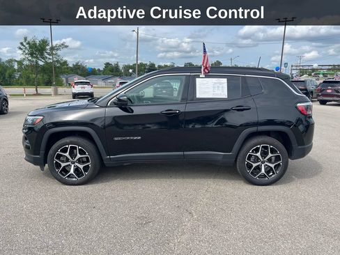 Used 2025 Jeep Compass Limited AWD/4WD image 2