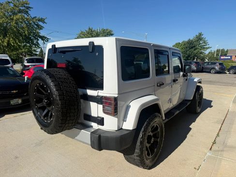 Used 2015 Jeep Wrangler Unlimited Sahara w/ Dual Top Group AWD/4WD image 3
