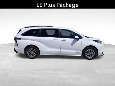 Used 2021 Toyota Sienna LE w/ LE Plus Package AWD/4WD image 6