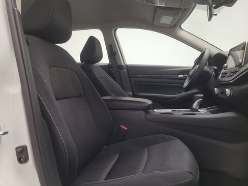 Used 2025 Nissan Altima 2.5 SV FWD image 21