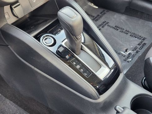 Used 2025 Nissan Versa SV FWD image 20