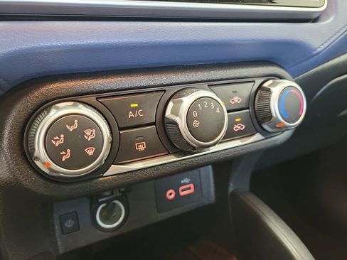 Used 2023 Nissan Versa SV w/ Electronics Package FWD image 28