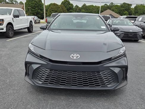 Used 2025 Toyota Camry SE FWD image 2