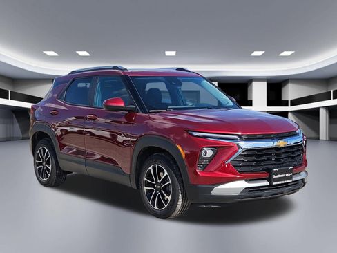 Used 2025 Chevrolet TrailBlazer LT FWD image 8