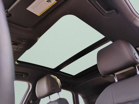 Used 2021 Audi Q3 2.0T Premium image 23