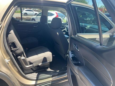Used 2020 Chevrolet Traverse LT FWD image 16