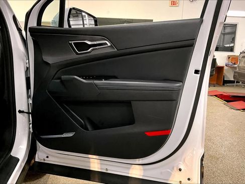 Used 2023 Kia Sportage SX image 23