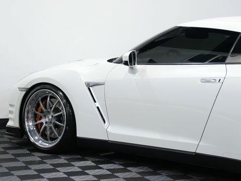 Used 2015 Nissan GT-R Black Edition image 20