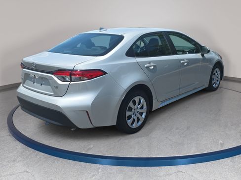 Used 2024 Toyota Corolla LE FWD image 5