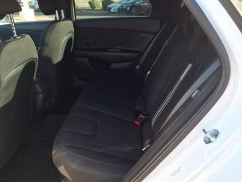 Certified 2025 Hyundai Elantra SEL image 15