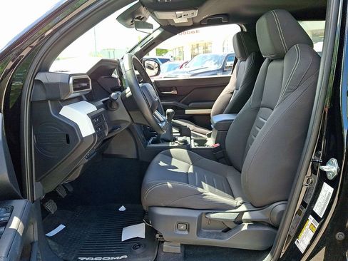 Used 2024 Toyota Tacoma 4x4 Double Cab image 11