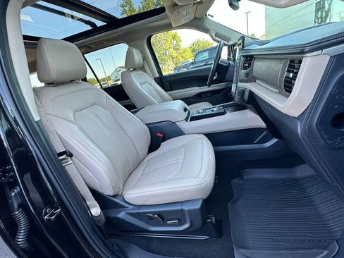 Used 2024 Ford Expedition Limited AWD/4WD image 18