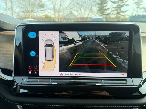 Used 2024 Volkswagen Atlas SE image 22