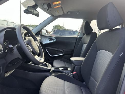 Certified 2023 Kia Soul LX w/ LX Technology Package FWD image 13