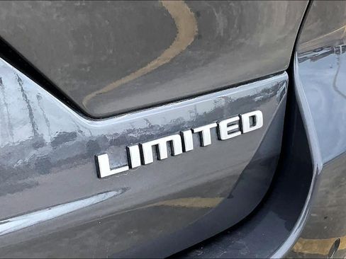 Used 2024 Jeep Grand Cherokee Limited w/ Luxury Tech Group II RWD image 12