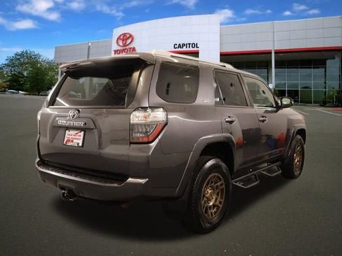 Used 2018 Toyota 4Runner SR5 Premium AWD/4WD image 2
