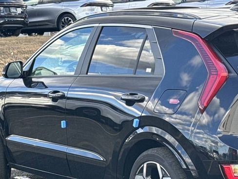 New 2025 Kia Niro EX Touring image 30