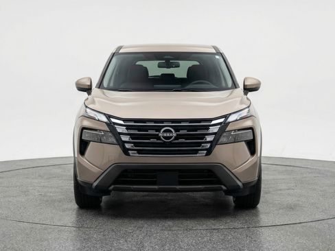 Used 2025 Nissan Rogue SV image 2