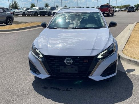 Used 2025 Nissan Altima 2.5 SR FWD image 2