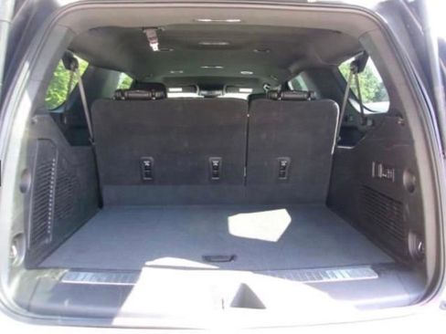 Used 2025 GMC Yukon XL Denali AWD/4WD image 9