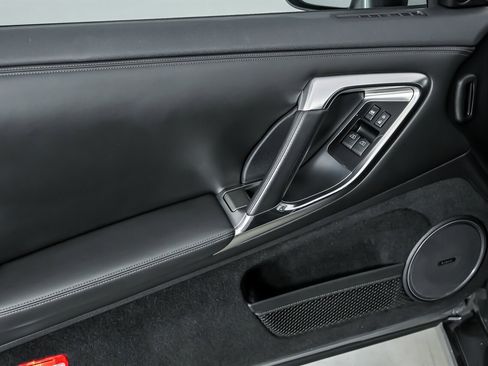 Used 2010 Nissan GT-R Premium image 18