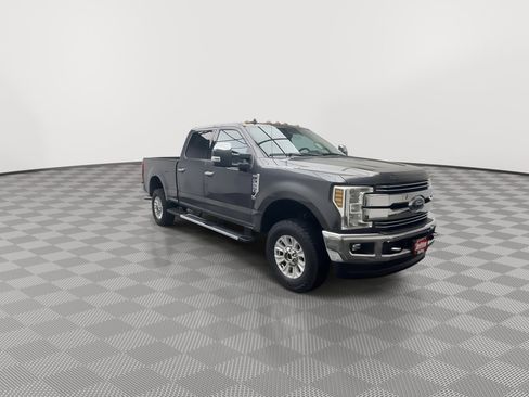 Used 2019 Ford F250 Lariat w/ Chrome Package image 34