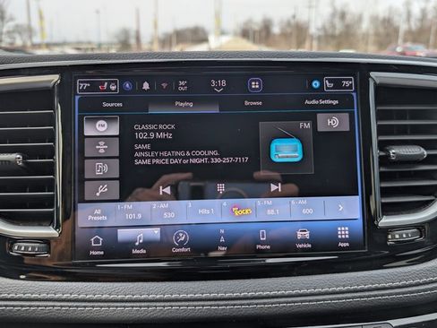 Used 2023 Chrysler Pacifica Limited w/ S Appearance Package image 25