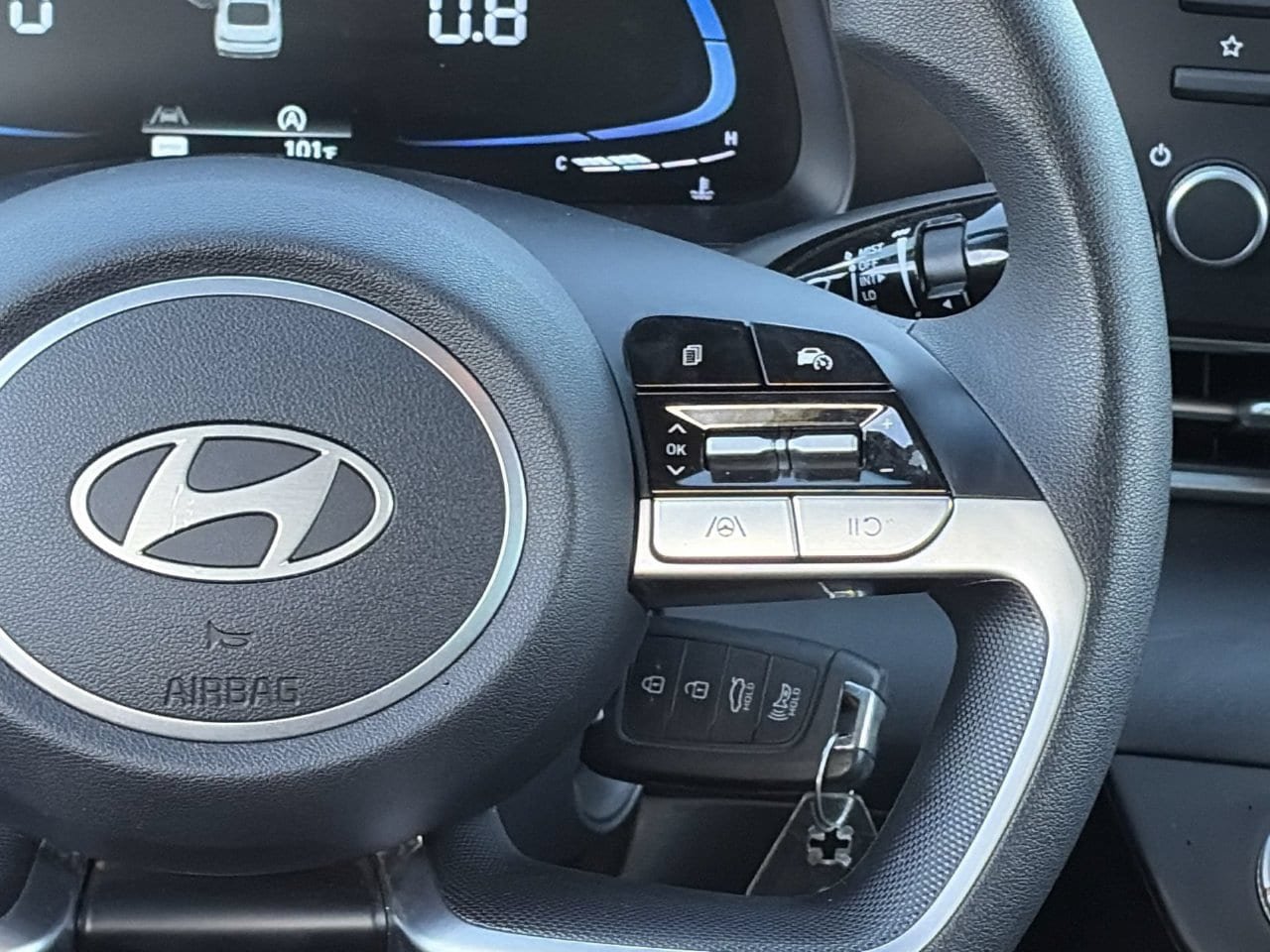 Certified 2025 Hyundai Elantra SE FWD image 23