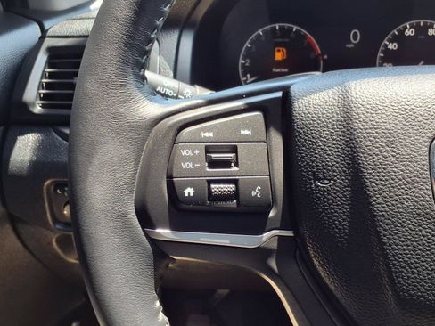 Used 2025 Honda Ridgeline Sport image 15