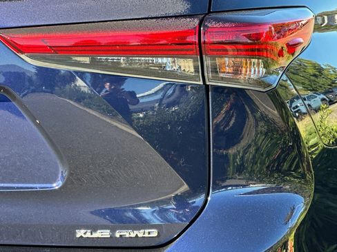 Used 2021 Toyota Highlander XLE image 27