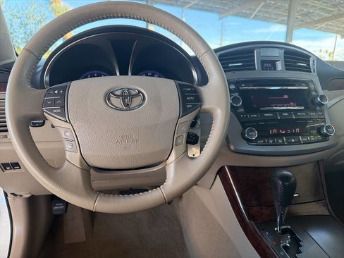 Used 2011 Toyota Avalon Limited image 24