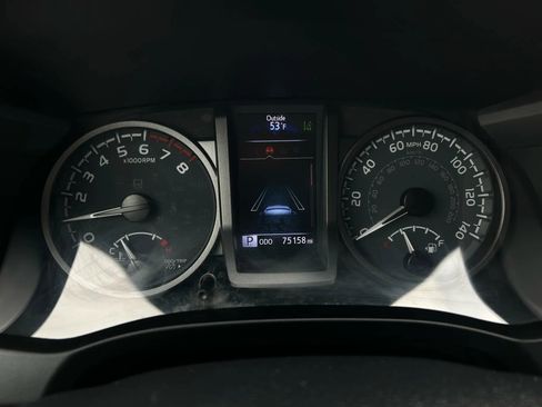 Used 2021 Toyota Tacoma TRD Off-Road w/ Technology Package image 18