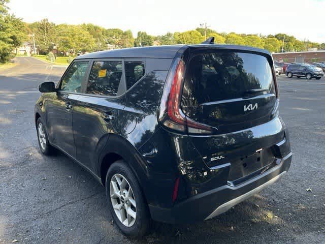 Used 2024 Kia Soul LX w/ Option Group 015 FWD image 6