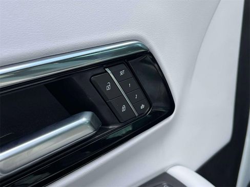 Used 2025 Chevrolet Suburban Premier image 28