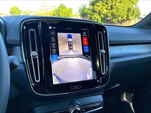 Used 2024 Volvo XC40 Recharge Plus w/ Protection Package Premier image 24