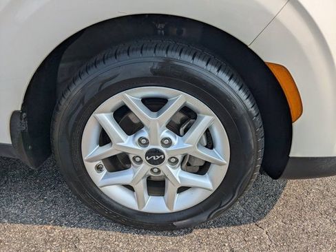 Used 2022 Kia Soul S FWD image 13