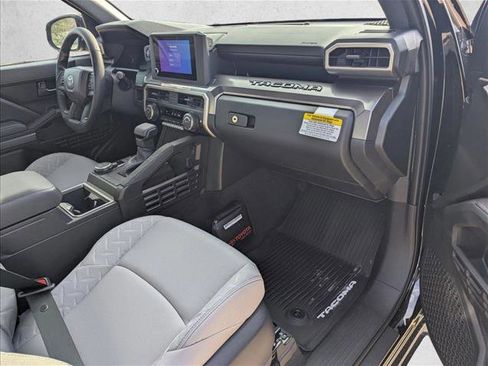 Used 2025 Toyota Tacoma SR5 AWD/4WD image 18