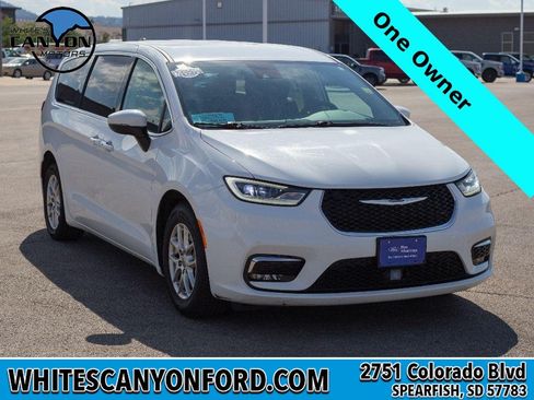 Used 2023 Chrysler Pacifica Touring-L FWD image 2