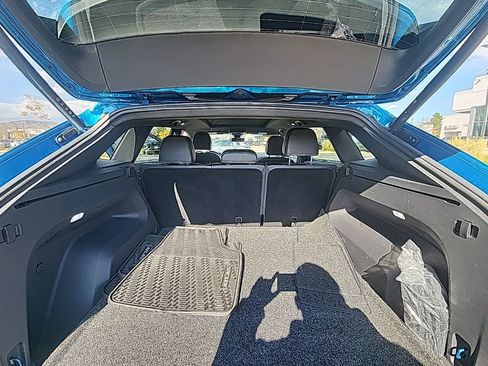 Certified 2025 Volkswagen Atlas Cross Sport SE image 21