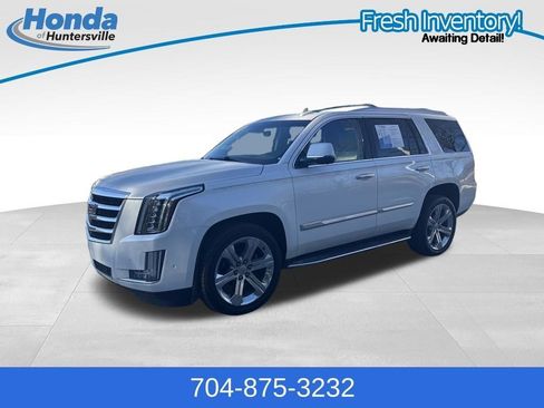 Used 2019 Cadillac Escalade Luxury image 4