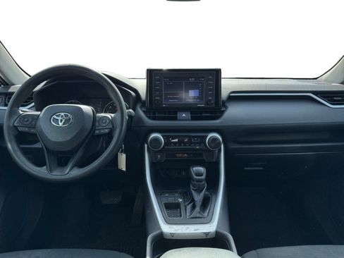 Used 2021 Toyota RAV4 LE image 12
