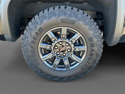 Used 2025 GMC Sierra 1500 AT4X image 8