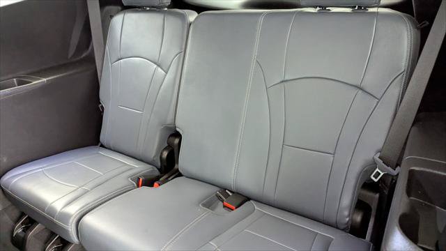 Used 2021 Buick Enclave Essence FWD image 18