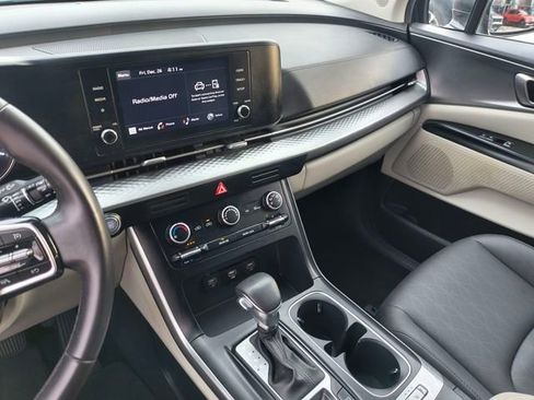 Certified 2024 Kia Carnival LX image 24