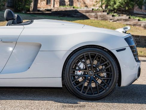 Used 2015 Audi R8 V8 w/ Full Leather Package image 5