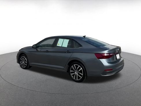 Used 2025 Volkswagen Jetta SE image 10